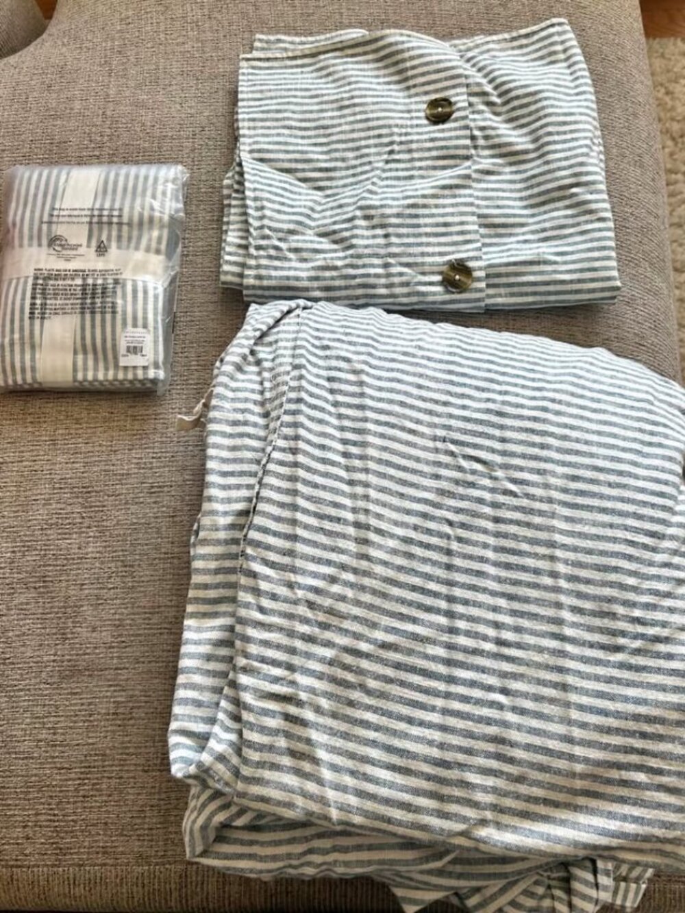 Pottery Barn Wheaton Striped Chambray Duvet Cover Set. Two Shams